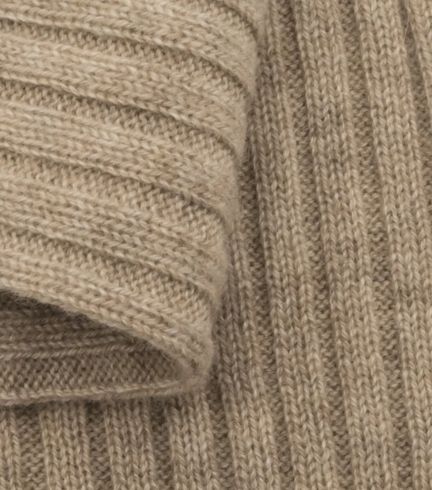 Calze in cashmere 2.0 90% Donna Verzeroli, eleganza midi beige e marrone, morbidezza e comfort per ogni occasione.